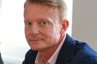 Od roku 2002 berou stejně. Teď chtějí poslanci odměny radním ČTK navýšit o 87 %